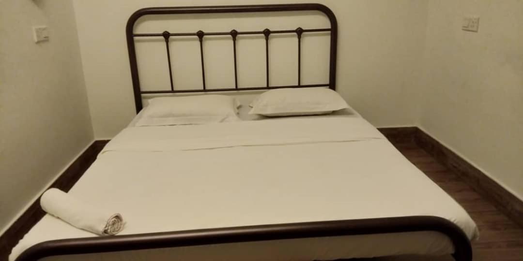 Halo Hostel Kota Kinabalu Esterno foto
