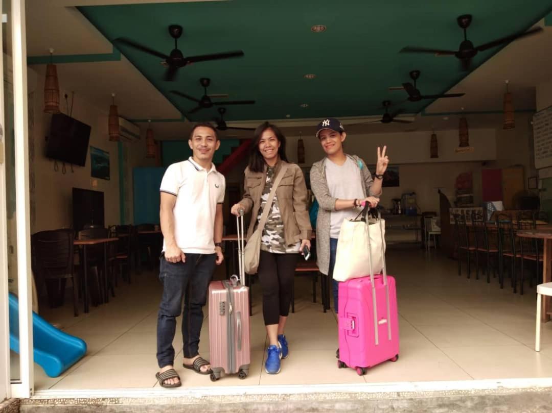 Halo Hostel Kota Kinabalu Esterno foto